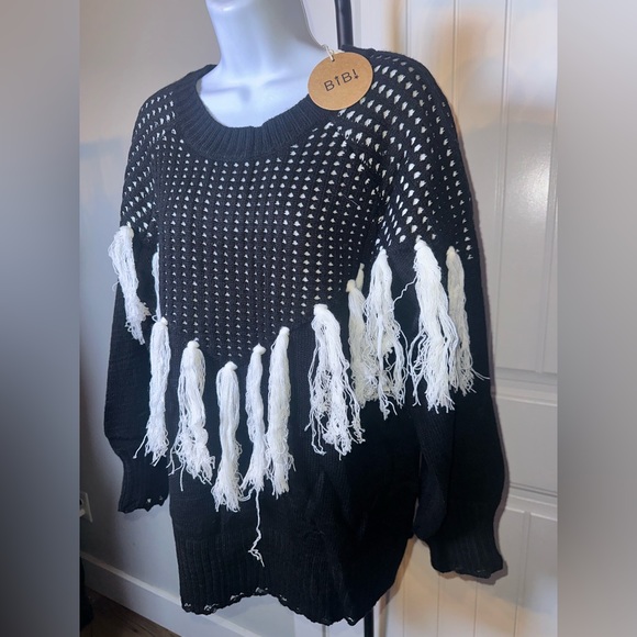 NWT BIBI Size Medium Black and White Fringe Distressed Sweater - Picture 4 of 10